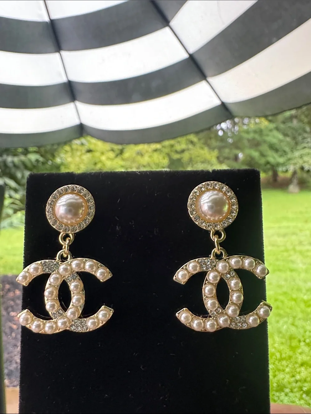 Earrings Gold-Tone Drop Earrings with Pearls and Crystals